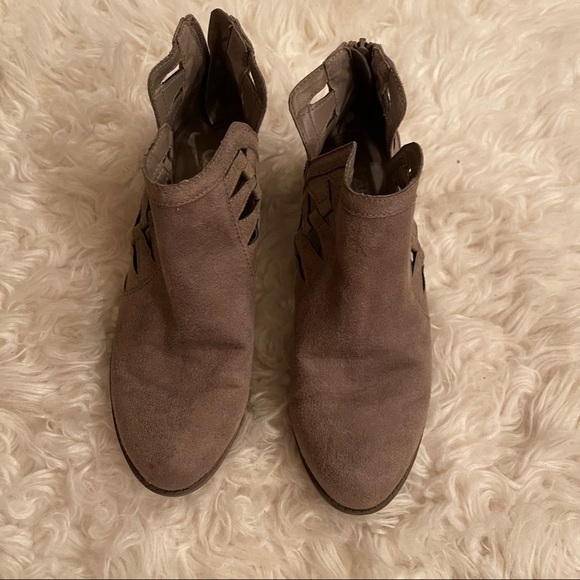 EUC Carlos Santana Cutout Tan Ankle Booties - Picture 2 of 7